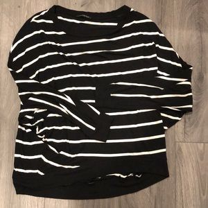 💕3/$10💕Striped black and white top